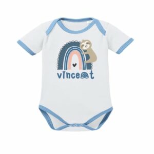 Schnullireich Baby Body (Kurzarm) mit Namen Blauer Regenbogen (Sporty) Weiß